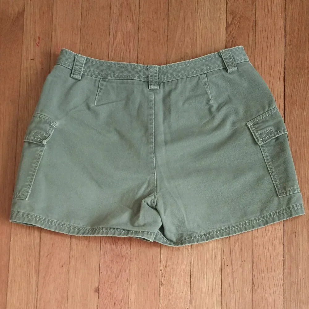 Dockers Women's Gray Cargo Shorts 8P Mid Rise